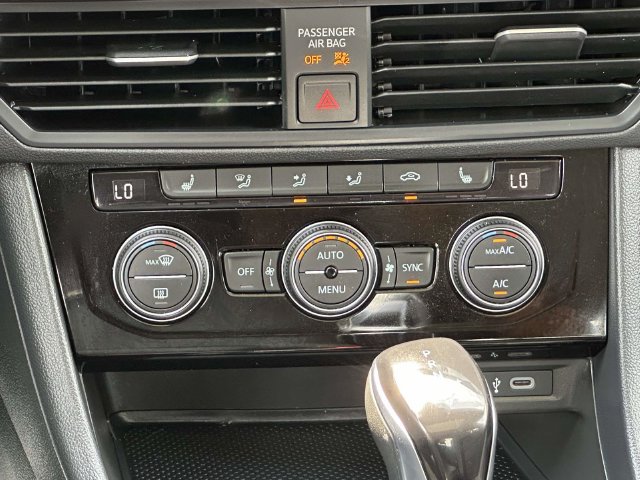 Used 2024 Volkswagen Jetta SE w/ Panoramic Sunroof Package FWD image 20