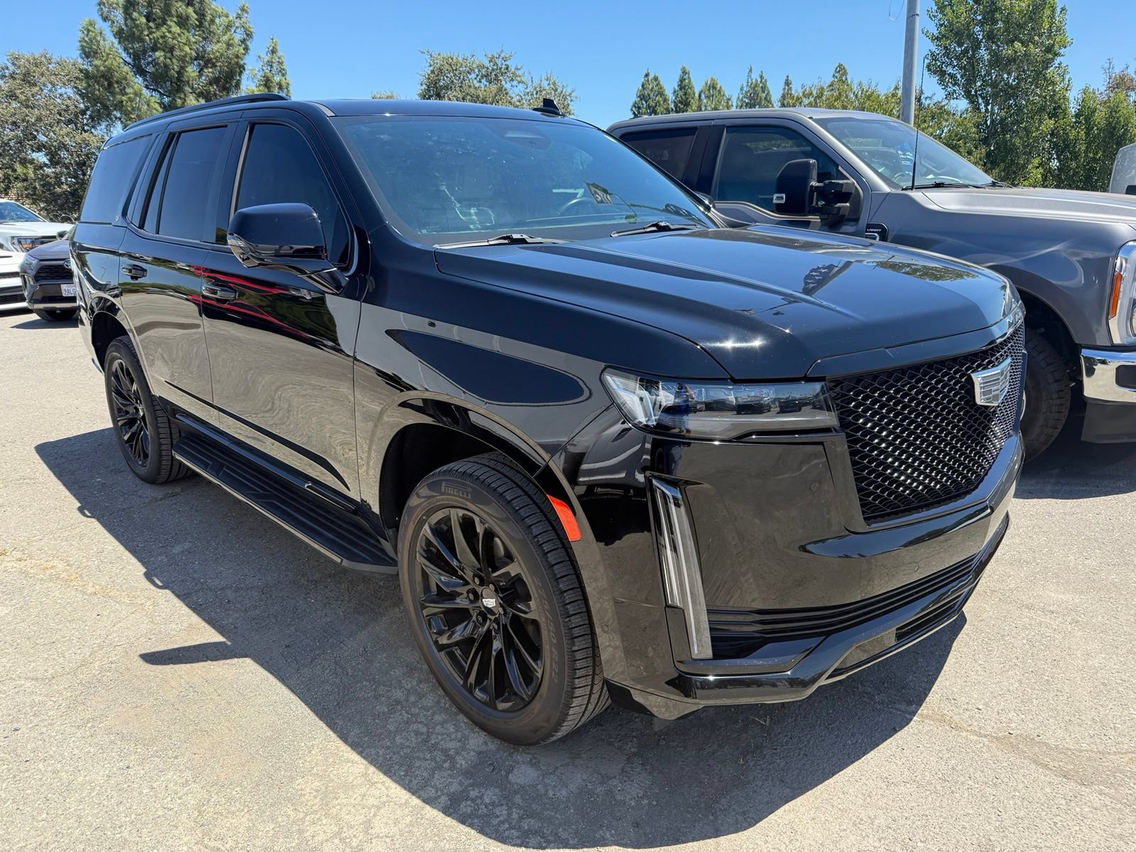 Used 2023 Cadillac Escalade Sport w/ LPO, ONYX Package AWD/4WD image 3