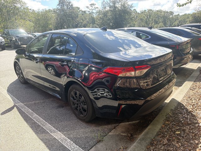 Used 2025 Toyota Corolla LE FWD image 3