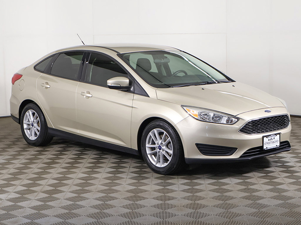 Used 2018 Ford Focus SE w/ Cold Weather Package FWD image 2