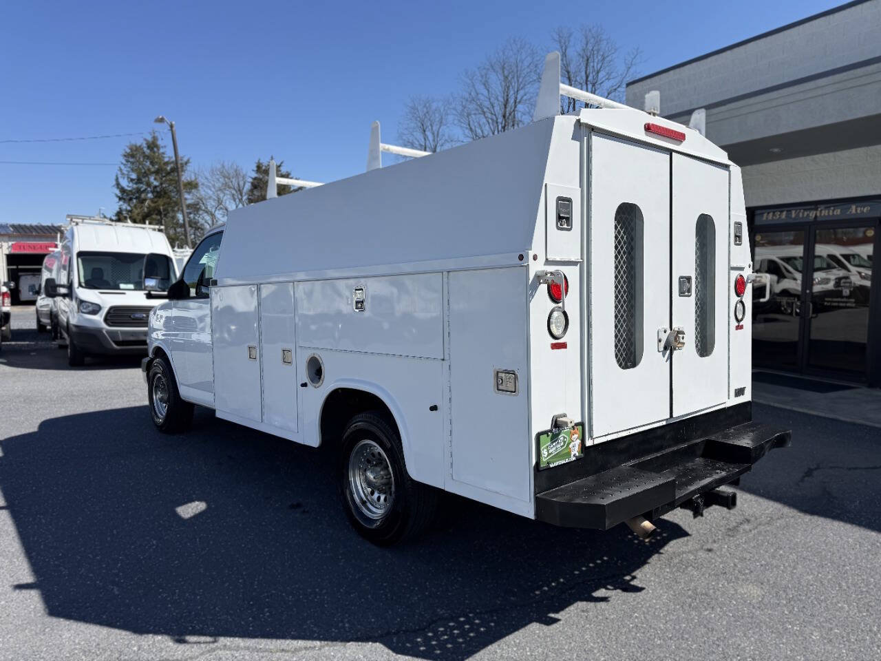 Used 2010 Chevrolet Express 3500 RWD image 2