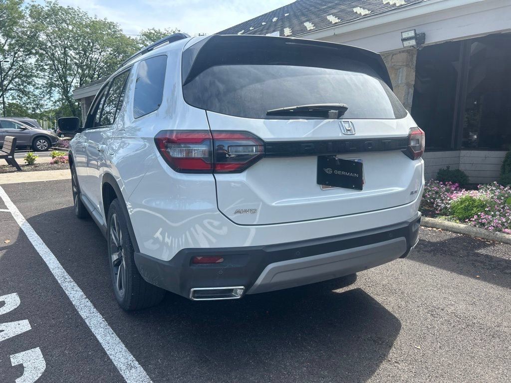 Used 2025 Honda Pilot Elite image 6