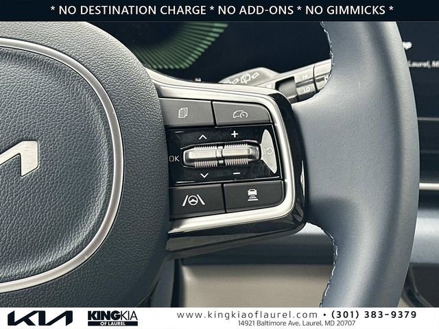 Used 2025 Kia Carnival EX image 9