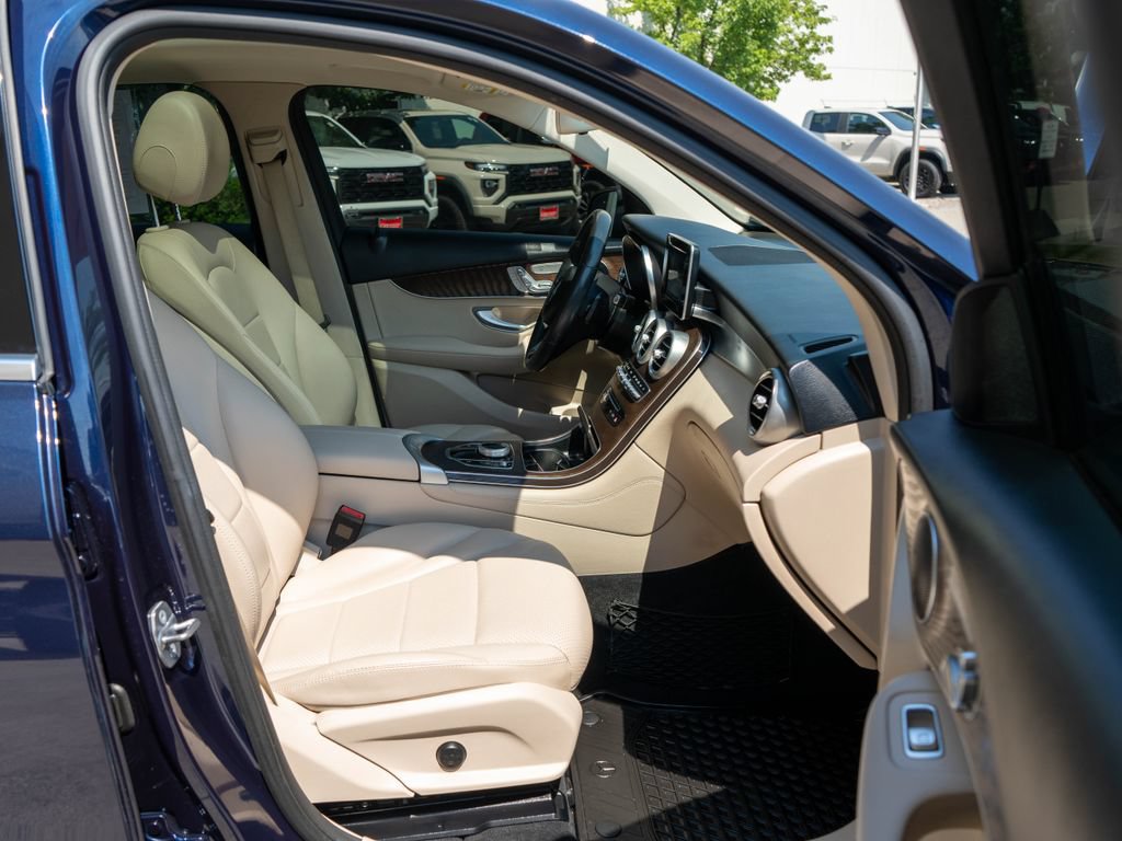 Used 2019 Mercedes-Benz GLC 300 4MATIC image 10