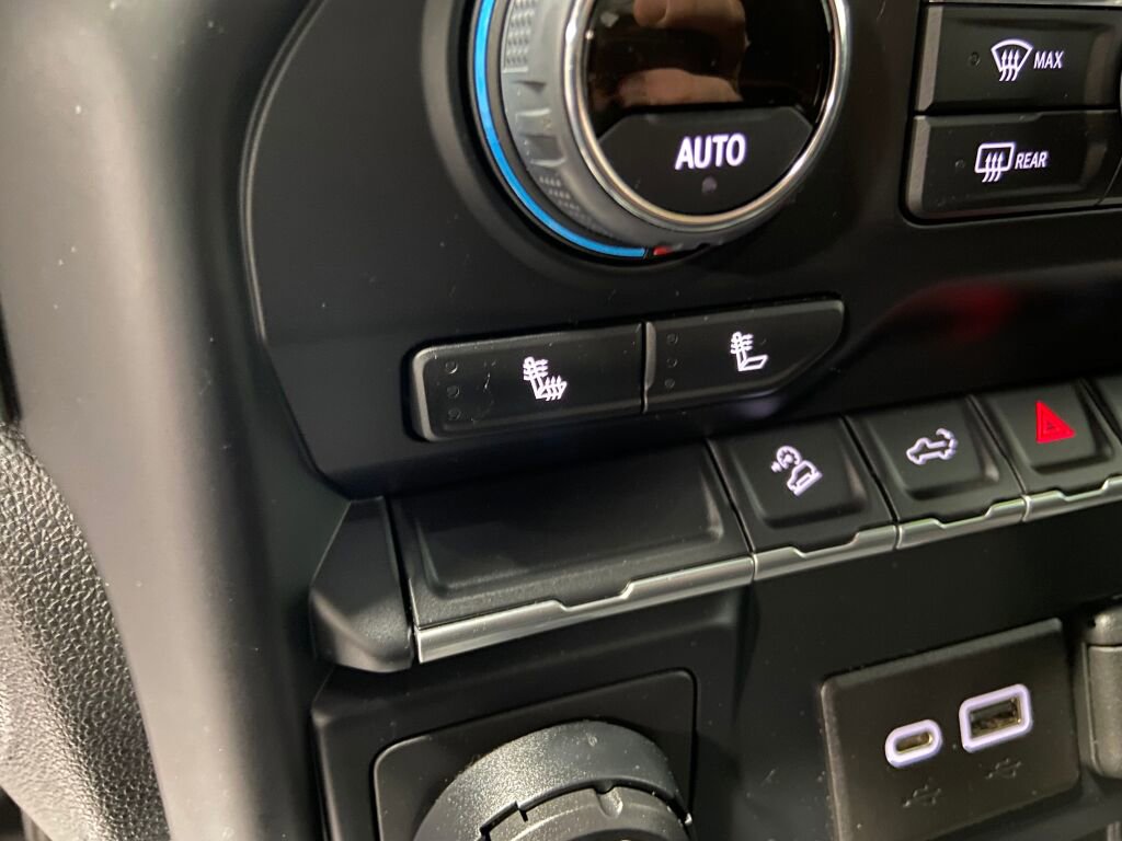 Used 2022 Chevrolet Silverado 1500 LT Trail Boss w/ LPO, Dark Essentials Package image 13