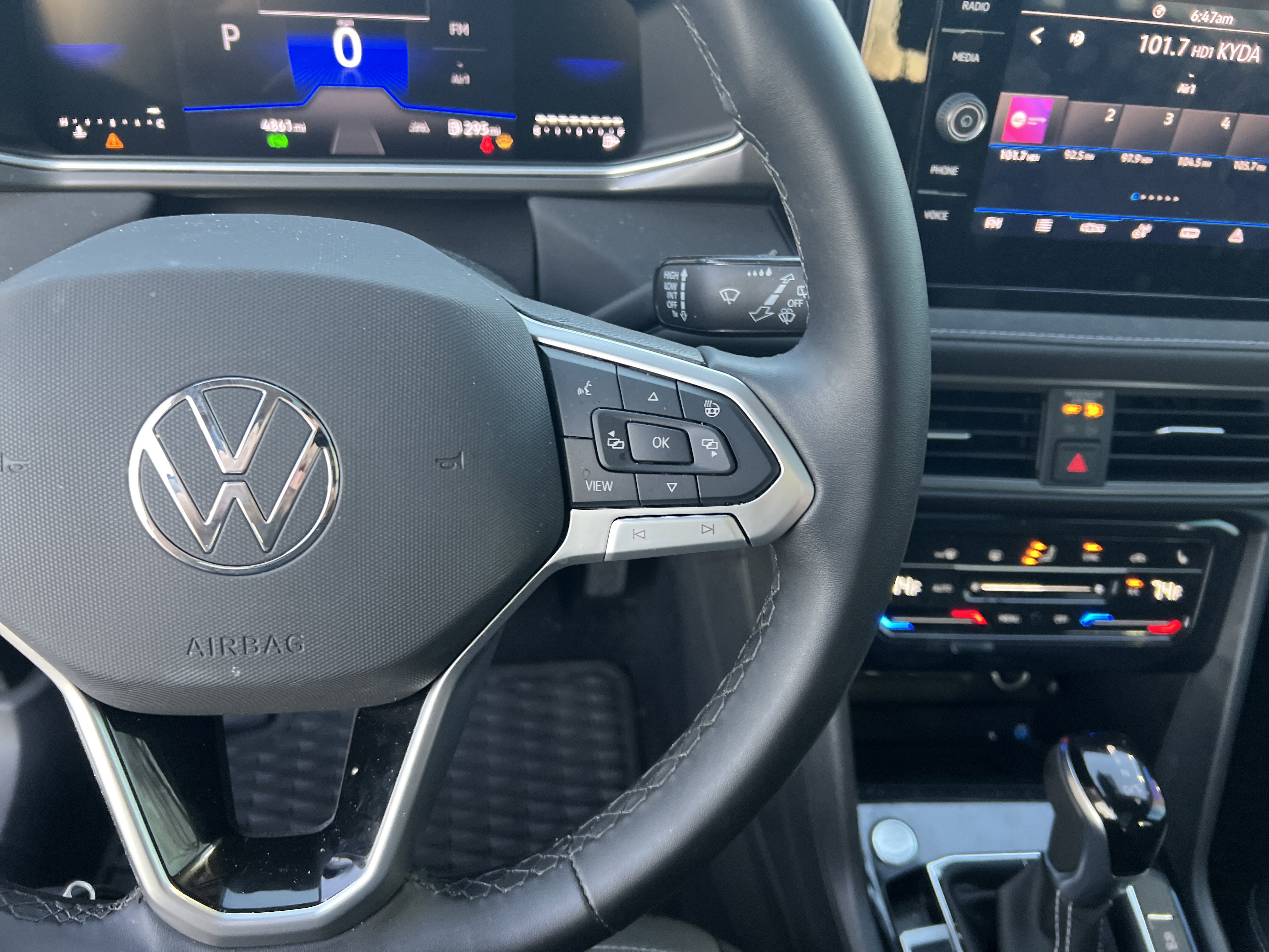 Used 2025 Volkswagen Taos SE image 19