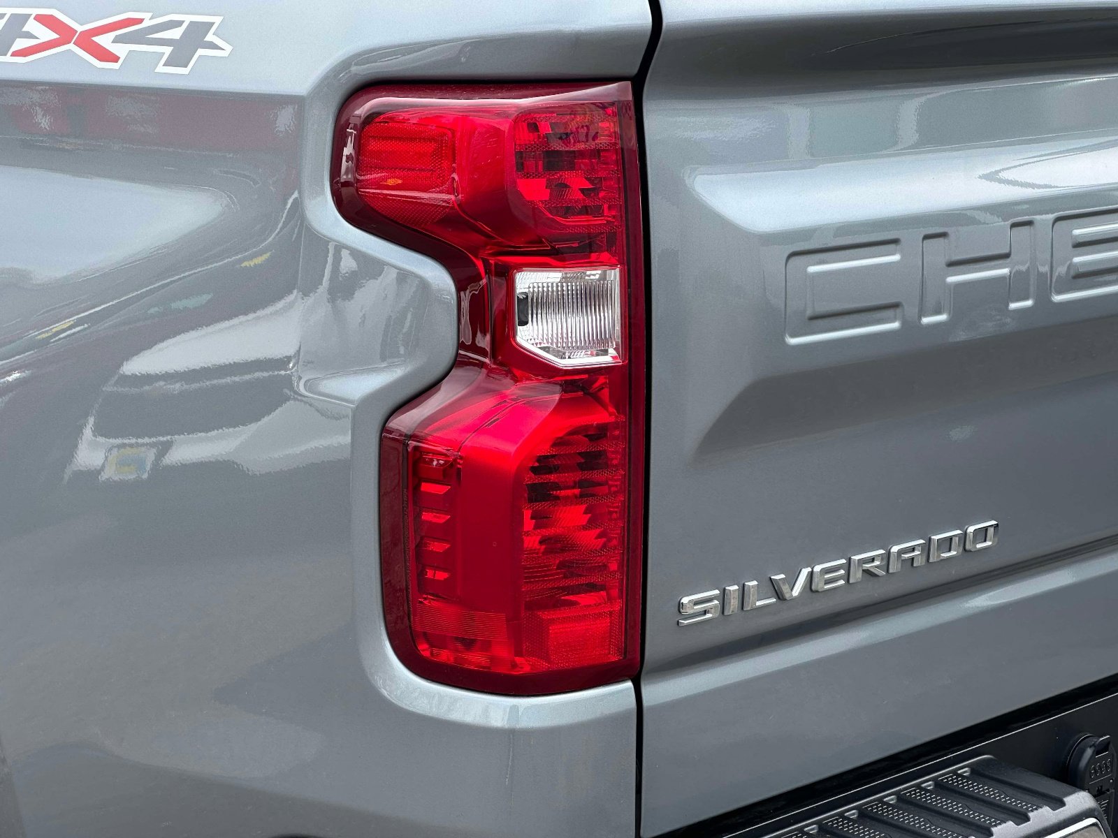 Used 2024 Chevrolet Silverado 1500 LT AWD/4WD image 10