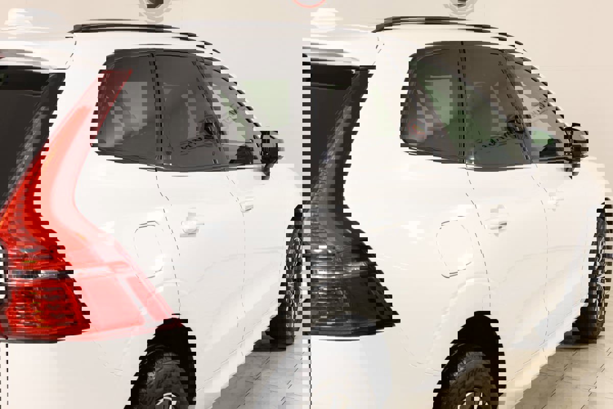 Used 2024 Volvo XC60 T8 Core image 42