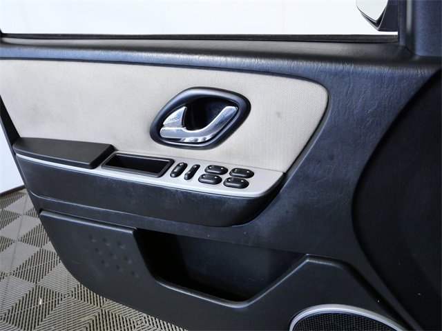 Used 2005 Mercury Mariner Luxury image 23