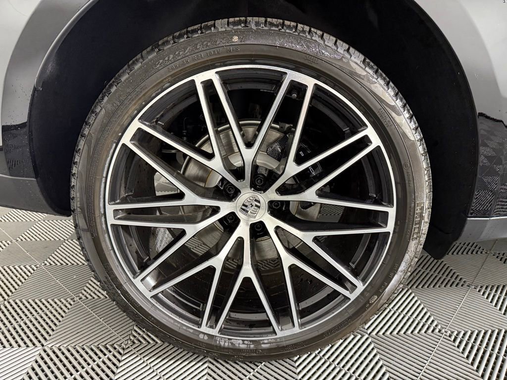 Certified 2025 Porsche Macan S image 13