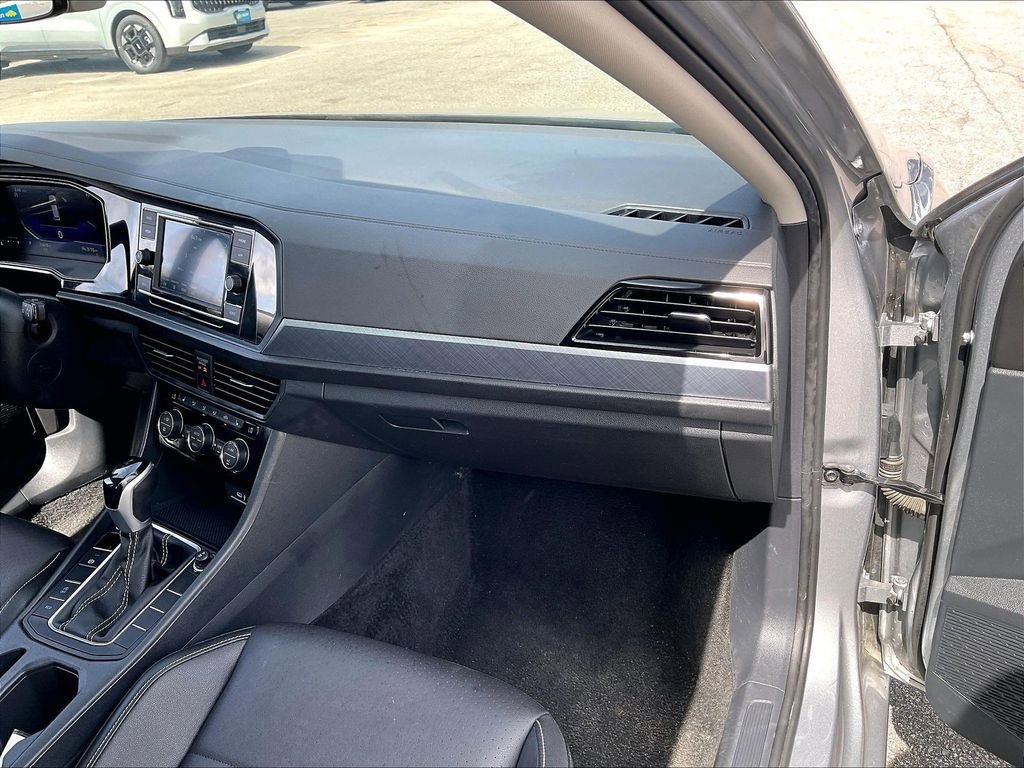 Used 2024 Volkswagen Jetta SE FWD image 12