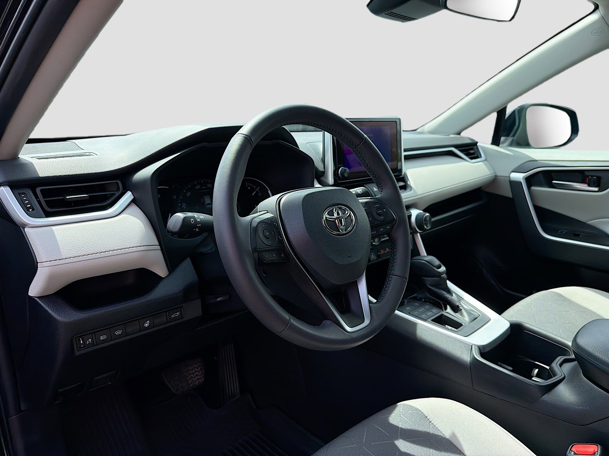 Used 2023 Toyota RAV4 XLE w/ Convenience Package AWD/4WD image 4