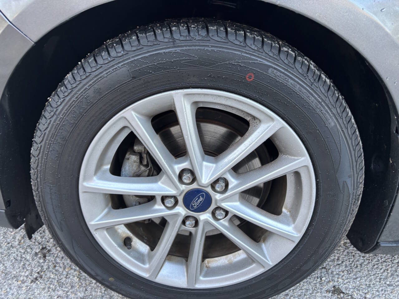 Used 2015 Ford Focus SE image 32