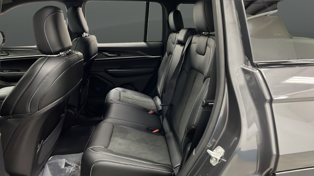 New 2026 Jeep Grand Cherokee Altitude AWD/4WD image 24