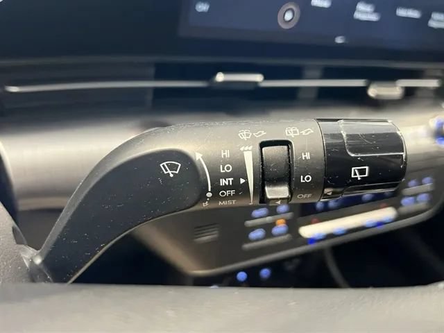 Used 2025 Hyundai Kona SEL AWD/4WD image 33