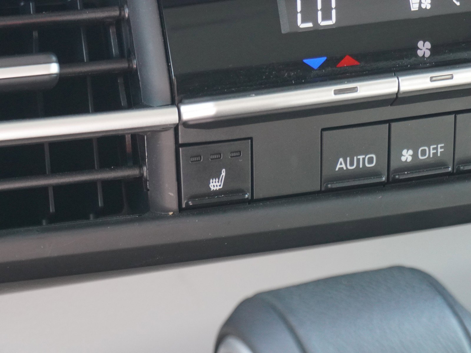 Used 2025 Toyota Sienna XLE image 25