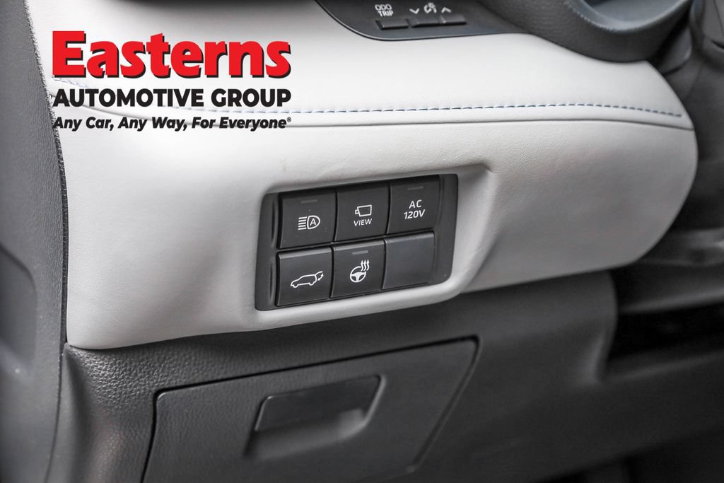 Used 2024 Toyota Highlander Platinum AWD/4WD image 25