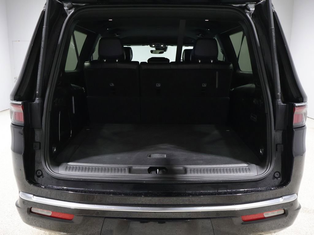 Used 2024 Jeep Wagoneer L Series III w/ Flexible Seating Group image 19