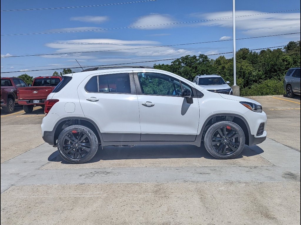 Used 2021 Chevrolet Trax LT w/ Redline Edition AWD/4WD image 6