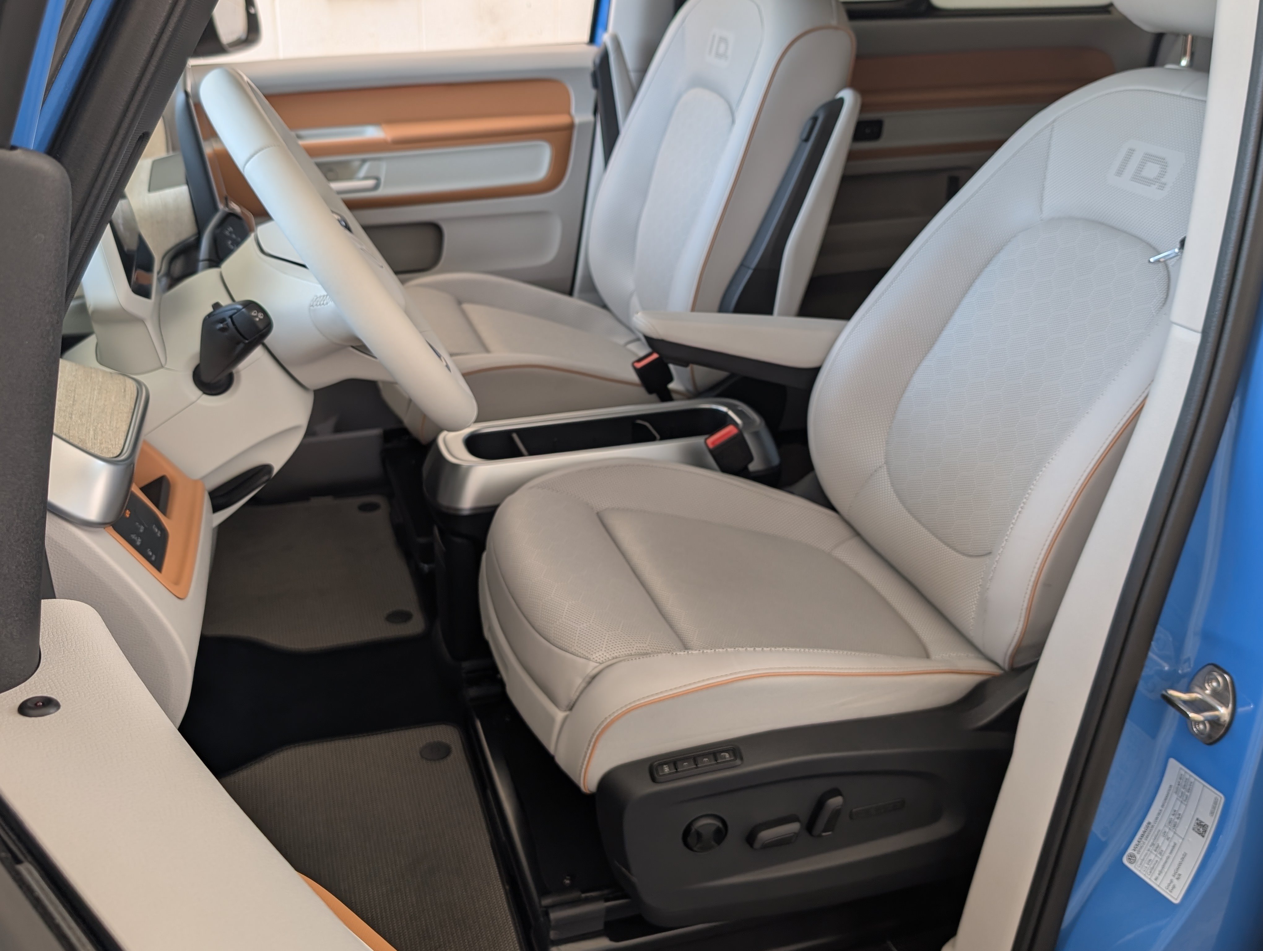Used 2025 Volkswagen ID. Buzz Pro S Plus RWD image 17