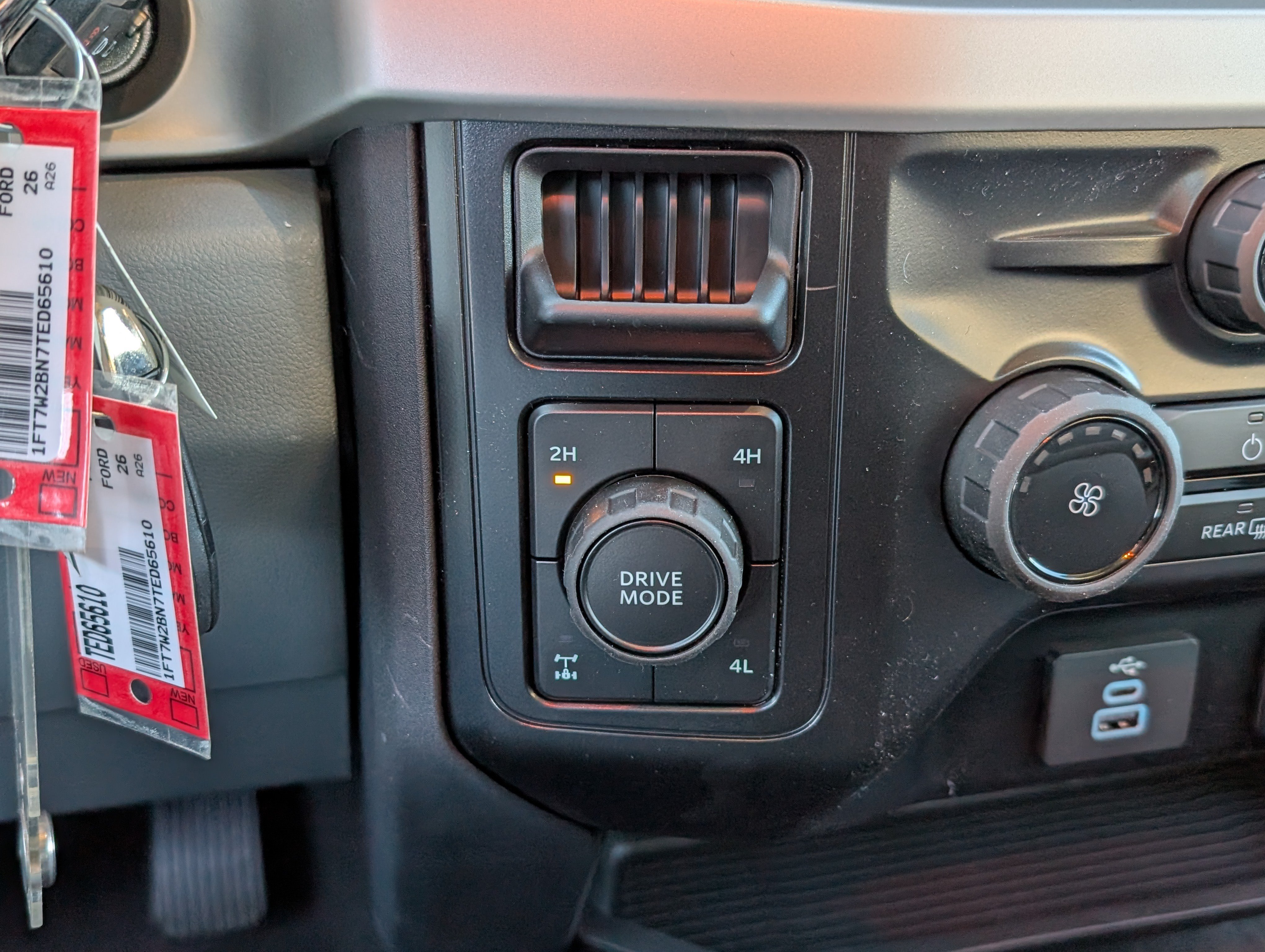 New 2026 Ford F250 XL w/ STX Appearance Package AWD/4WD image 18