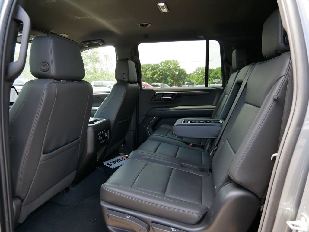 Used 2025 Chevrolet Suburban Z71 AWD/4WD image 15