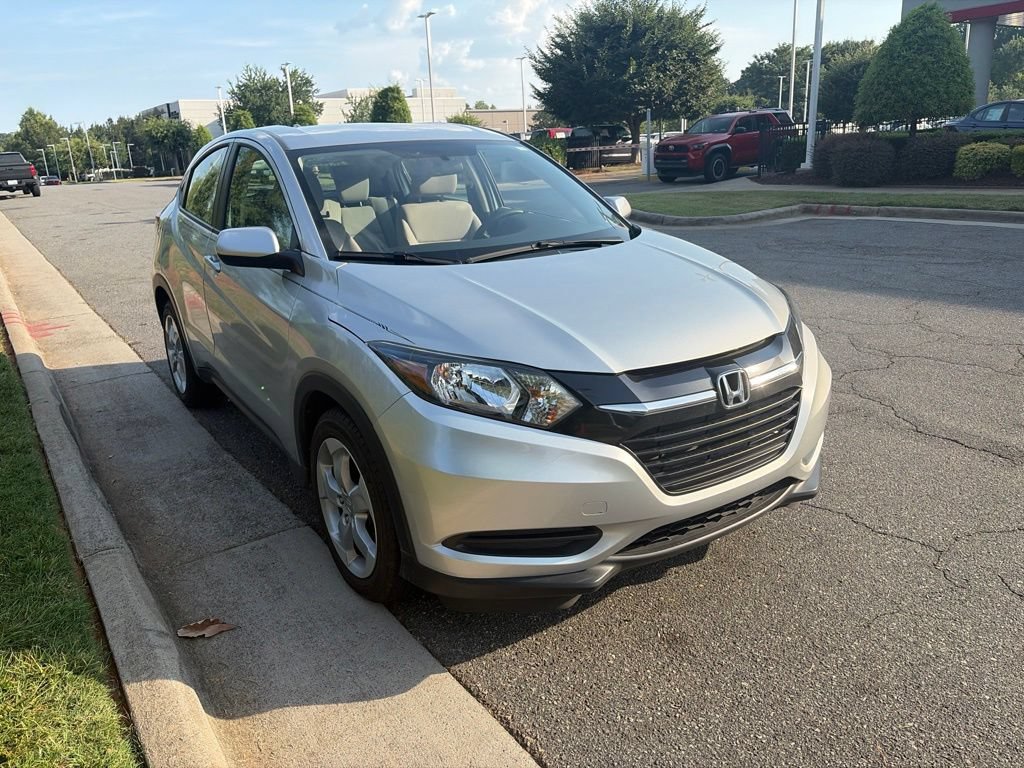 Used 2016 Honda HR-V LX image 3