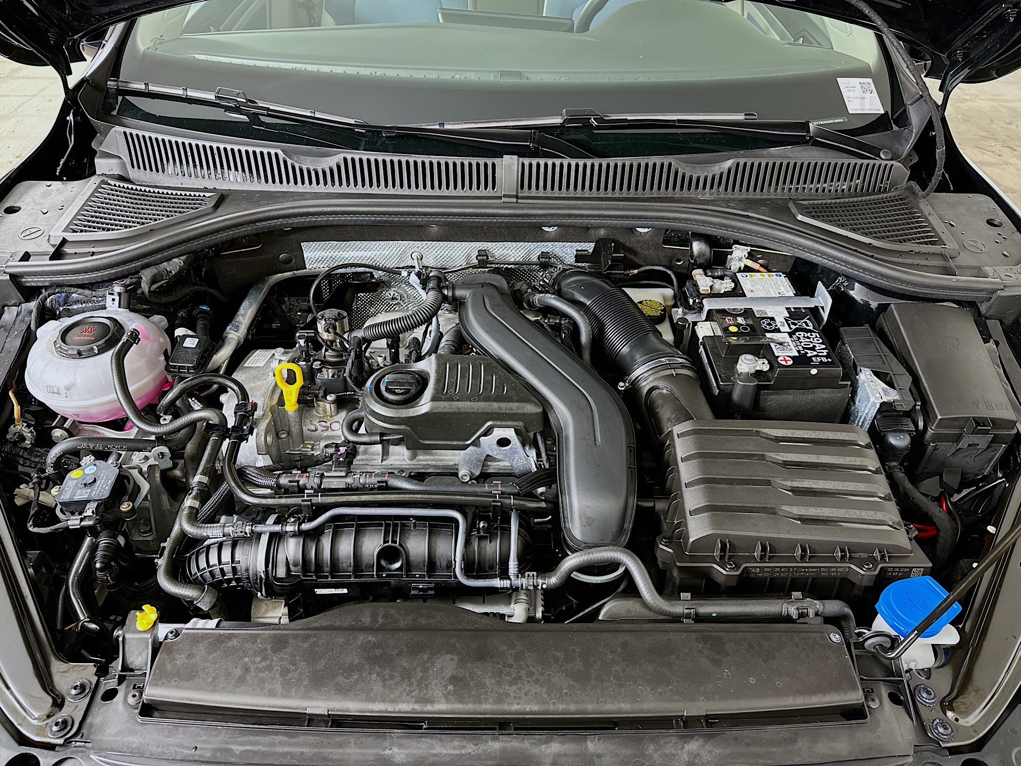 Used 2025 Volkswagen Jetta SE image 31