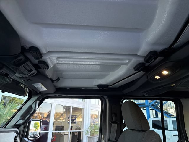 Used 2024 Jeep Wrangler Unlimited AWD/4WD image 20