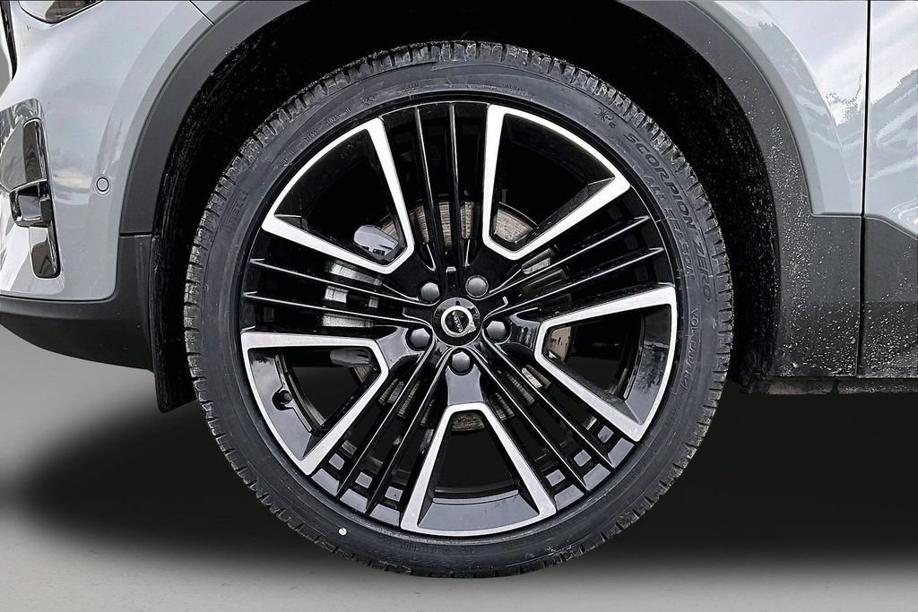 New 2026 Volvo XC40 B5 Ultra w/ Protection Package Premier AWD/4WD image 13