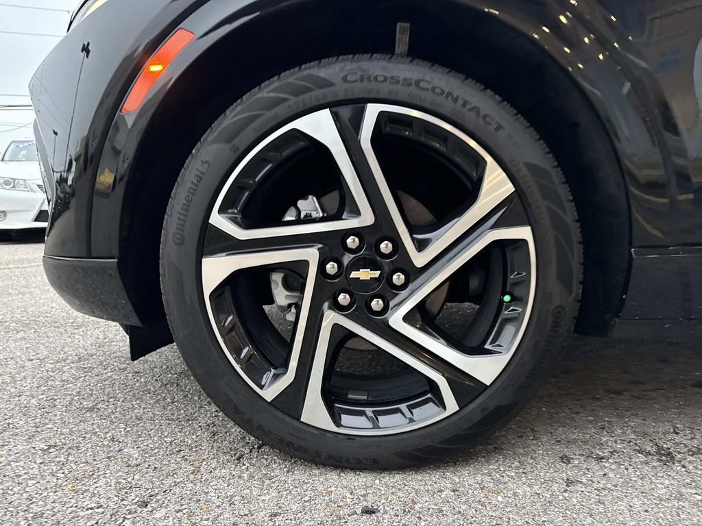 Used 2025 Chevrolet Equinox EV LT w/ Convenience Package II image 5