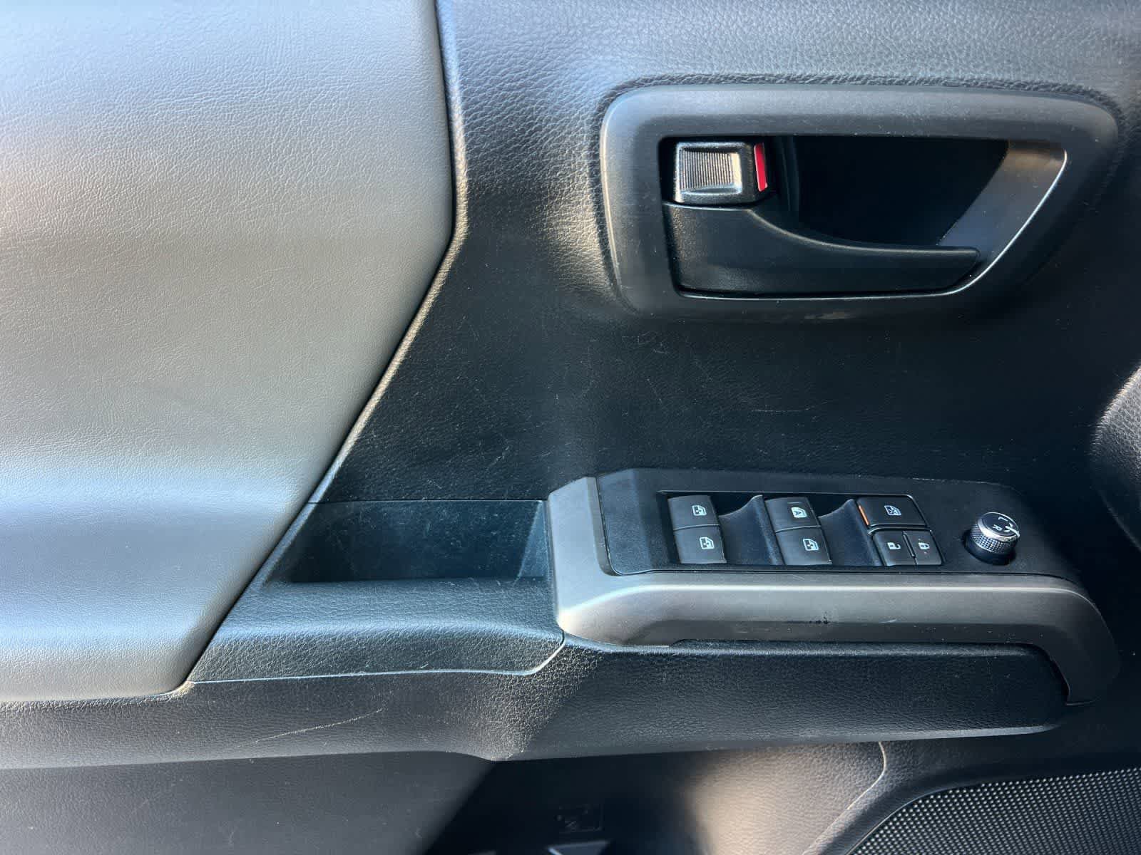 Used 2017 Toyota Tacoma SR5 w/ Tow Package RWD image 13