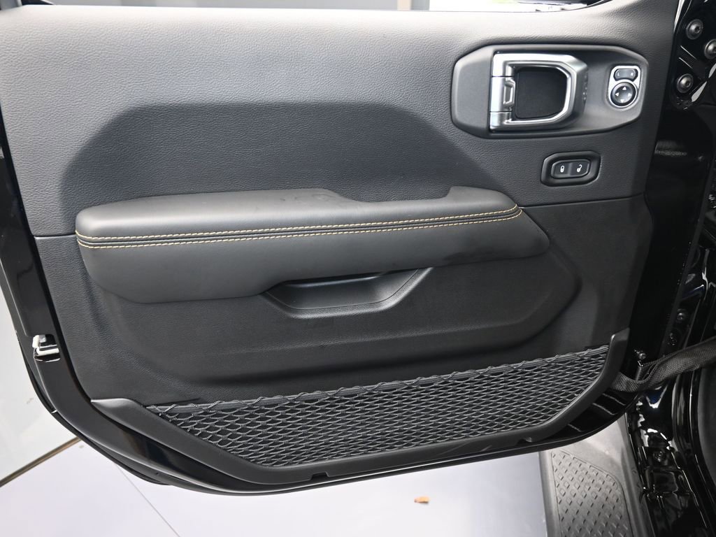 Used 2025 Jeep Gladiator Sport image 17