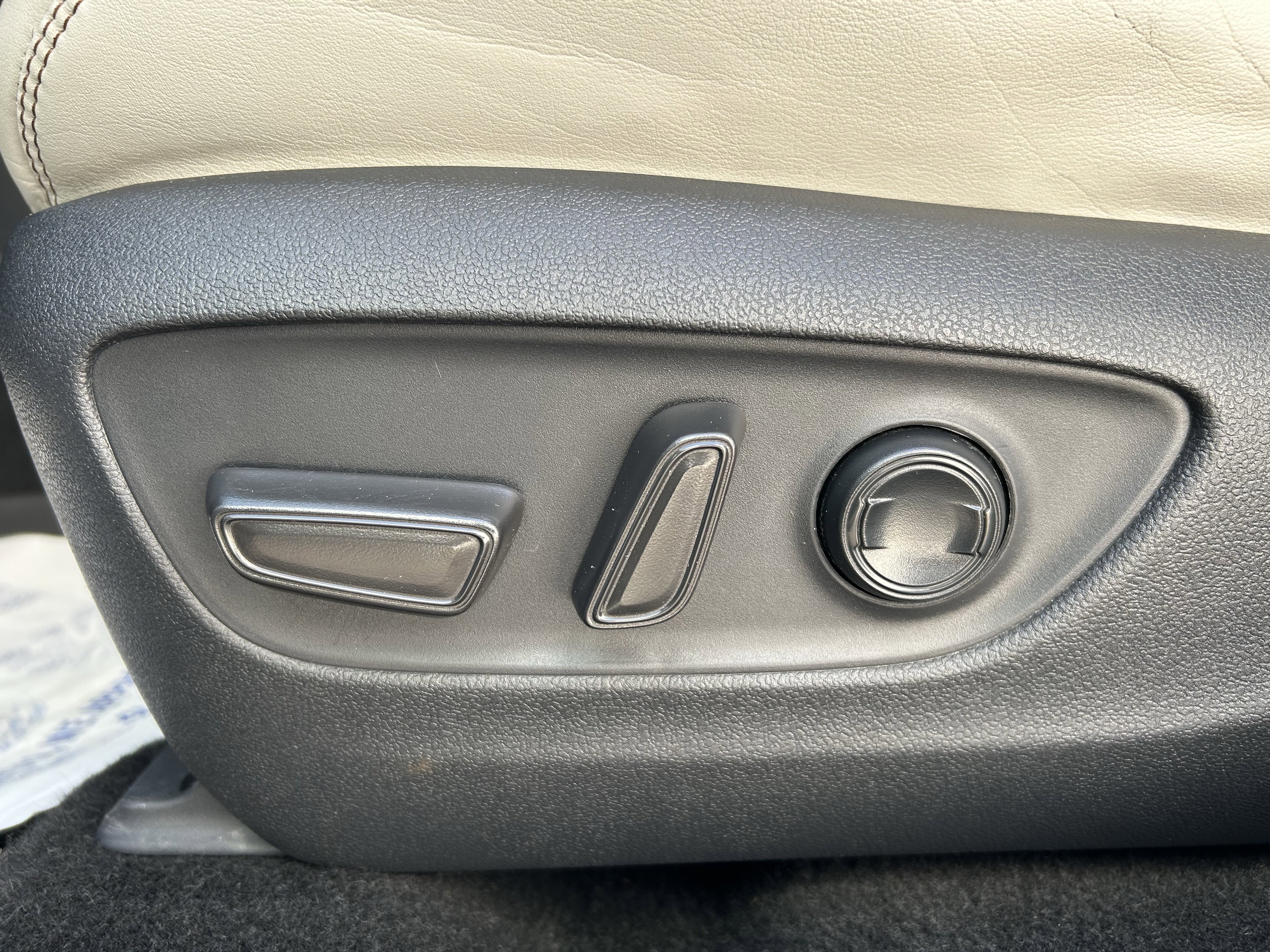 Used 2019 Toyota RAV4 Limited AWD/4WD image 14
