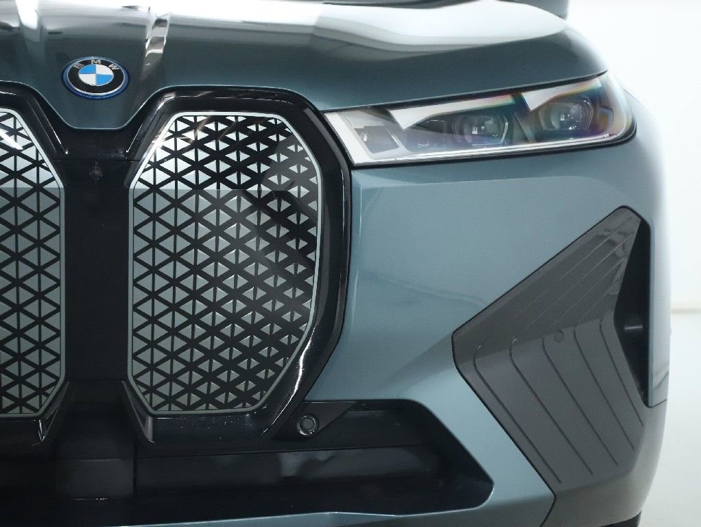 Certified 2023 BMW iX xDrive50 w/ Premium Package AWD/4WD image 8