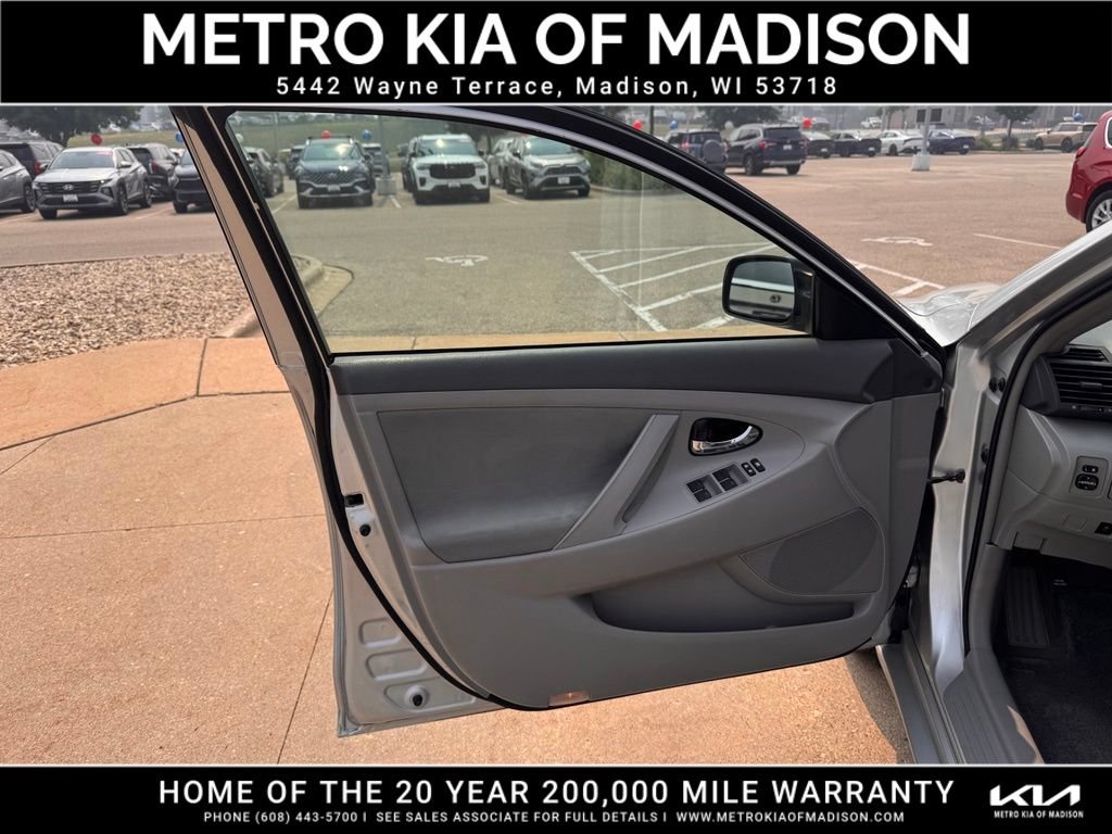 Used 2011 Toyota Camry LE FWD image 14