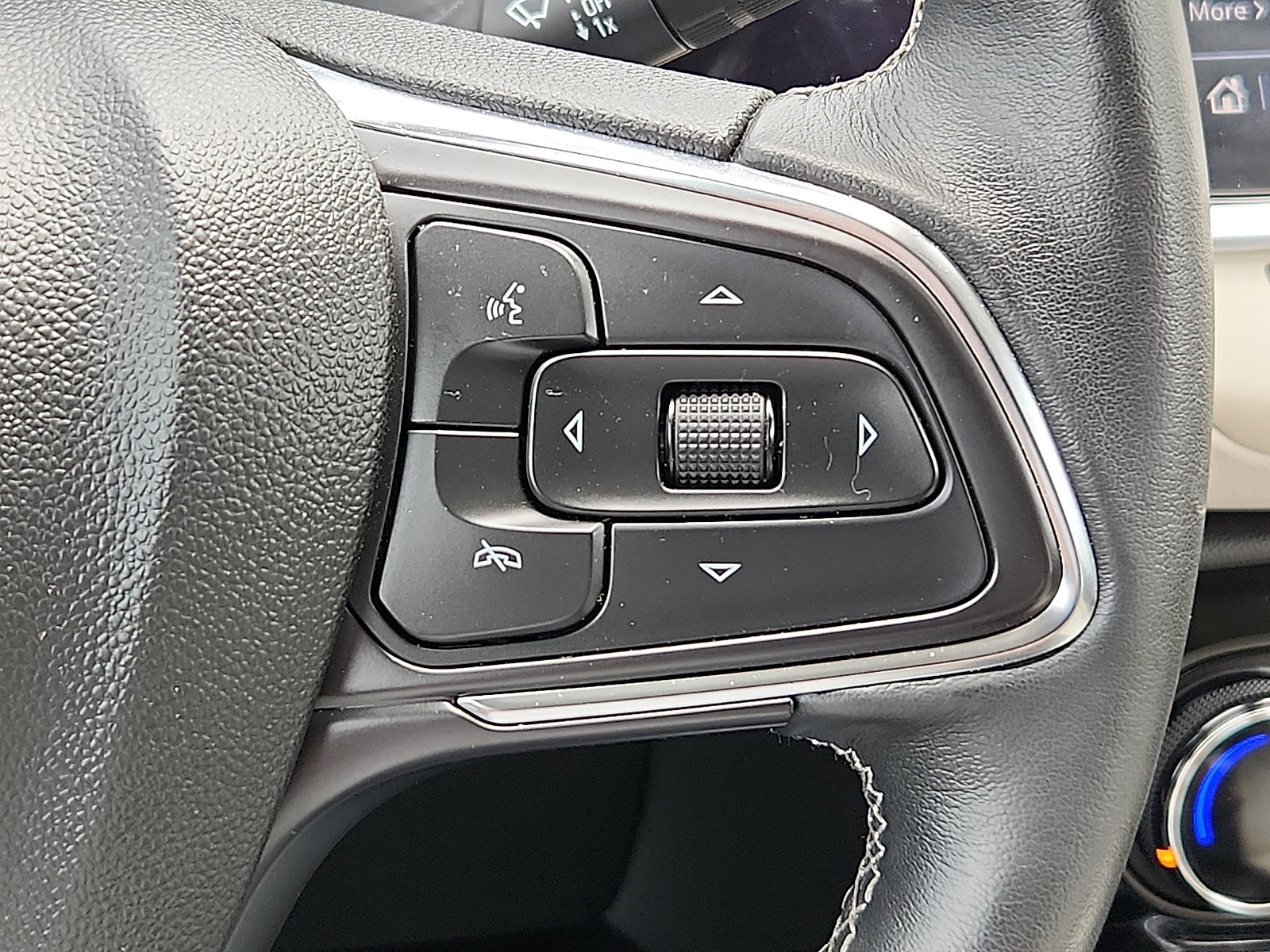 Used 2023 Buick Encore GX Preferred w/ Cold Weather Comfort Package AWD/4WD image 21