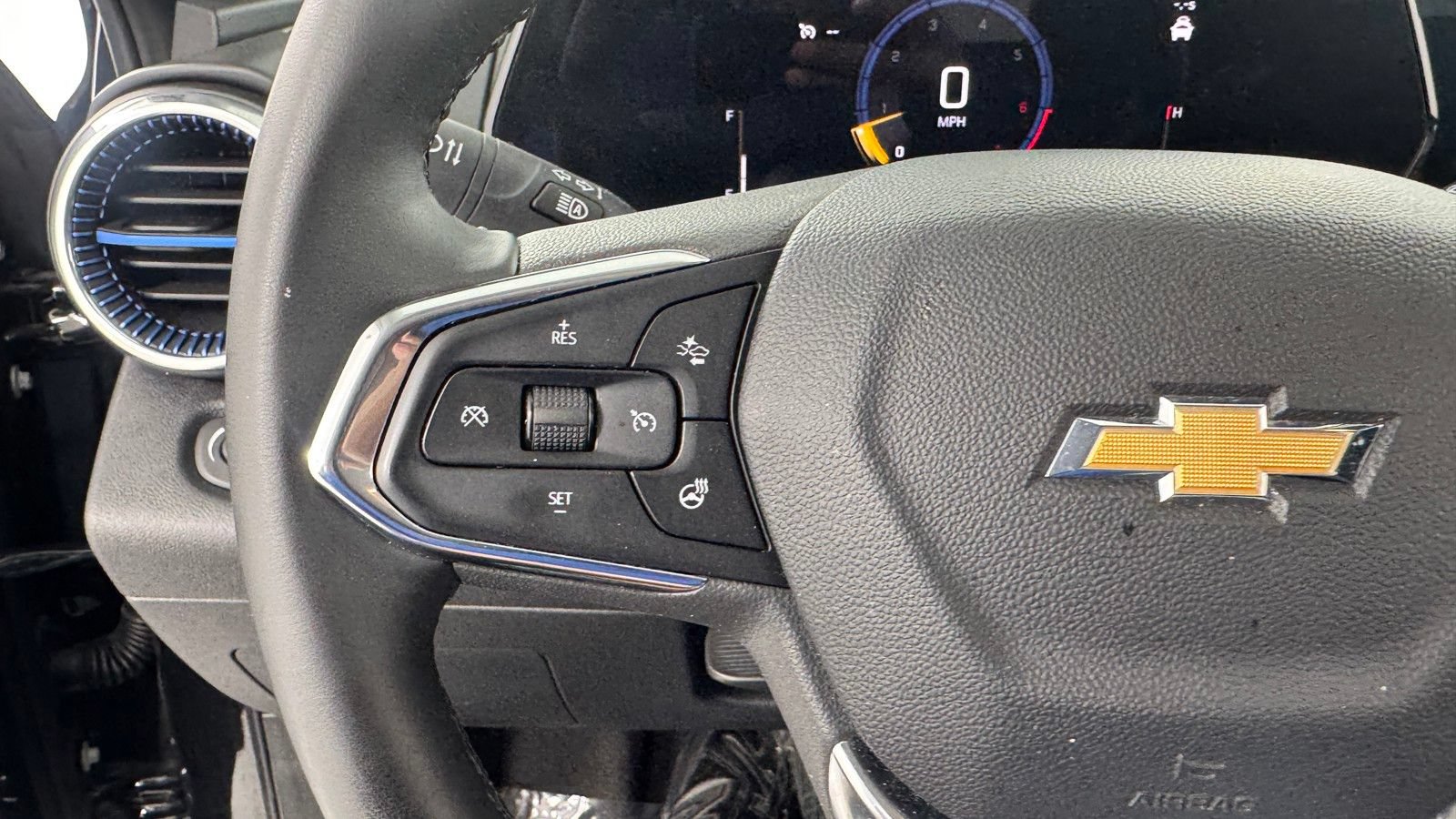 Used 2025 Chevrolet Trax LT w/ LT Convenience Package FWD image 21