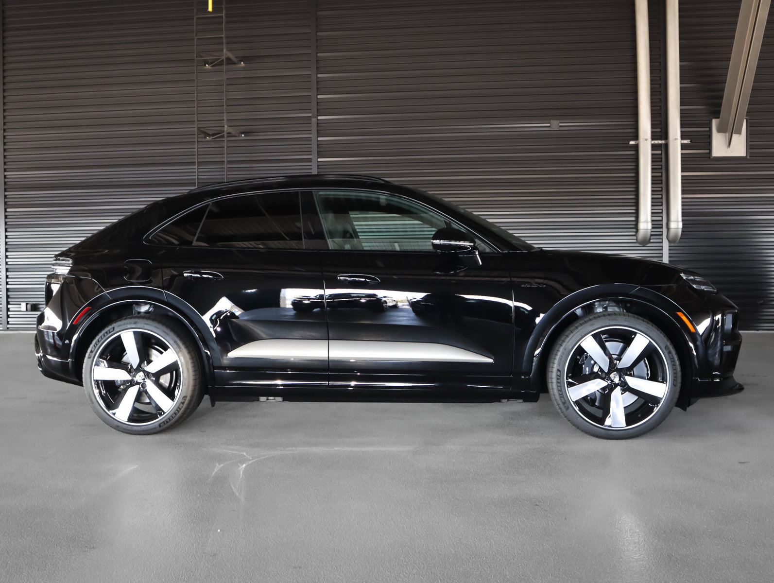 Used 2025 Porsche Macan Turbo Electric image 12