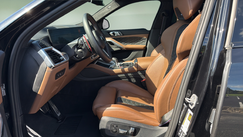 Used 2025 BMW X6 M Competition w/ Executive Package AWD/4WD image 18