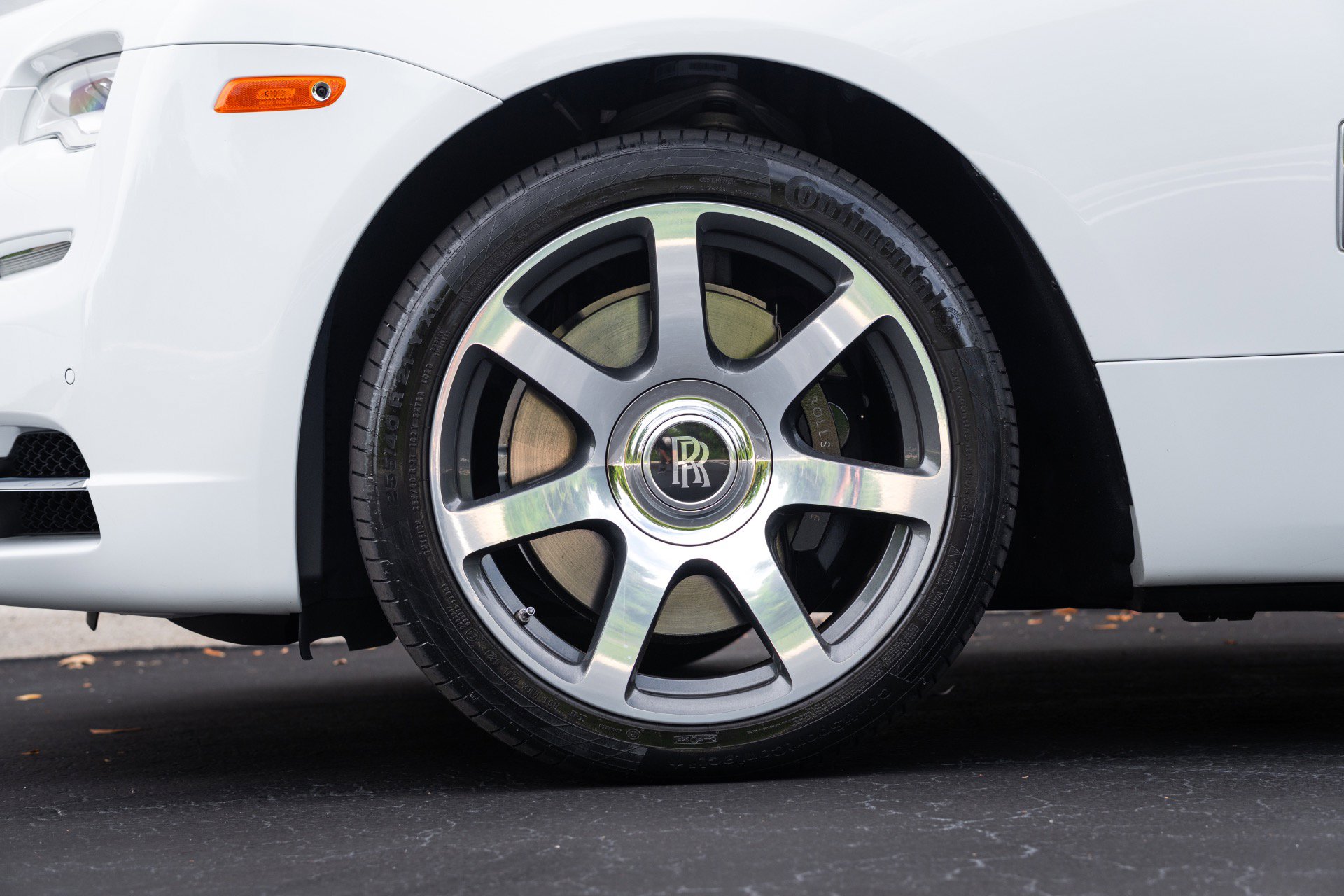 Used 2017 Rolls-Royce Dawn RWD image 27