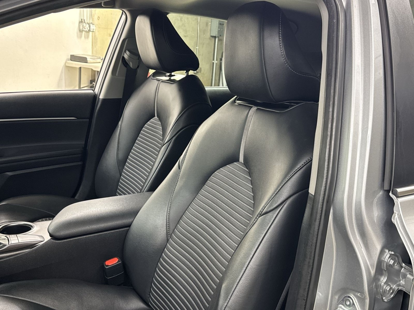 Used 2023 Toyota Camry SE FWD image 14