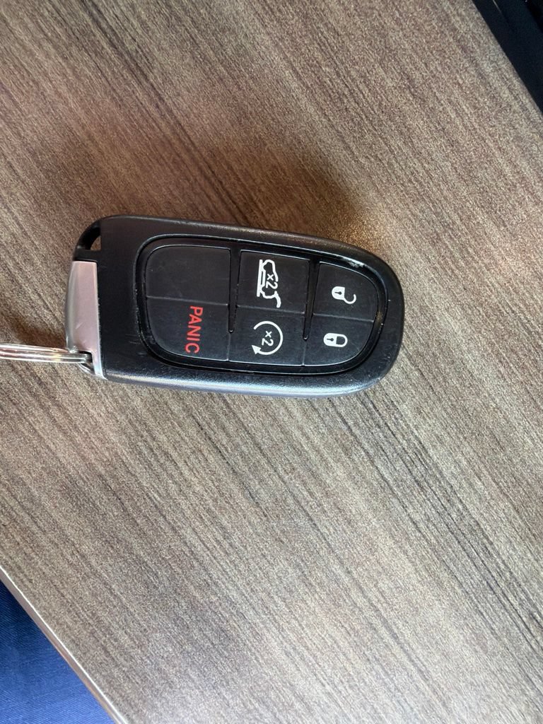 Used 2019 Jeep Cherokee Trailhawk AWD/4WD image 24