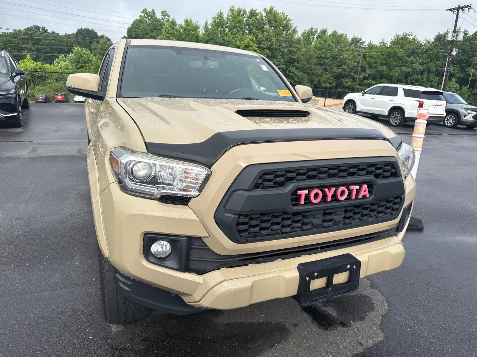 Used 2017 Toyota Tacoma TRD Sport AWD/4WD image 4