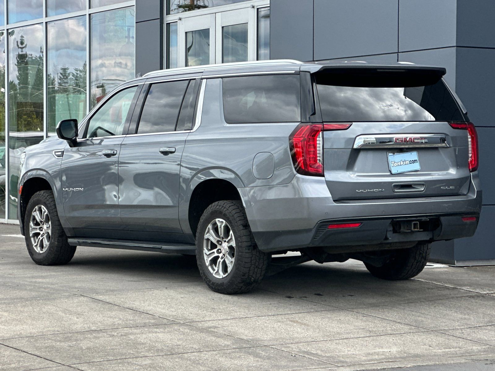 Used 2022 GMC Yukon XL SLE AWD/4WD image 5
