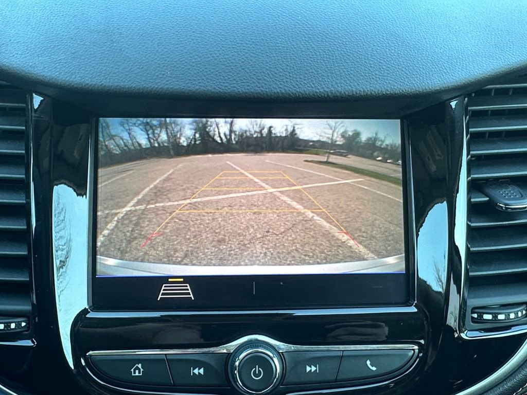 Used 2020 Chevrolet Trax LT w/ LT Convenience Package image 19