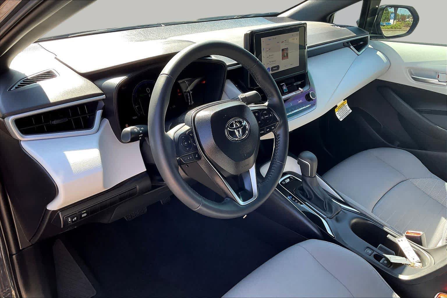 Used 2026 Toyota Corolla SE FWD image 17