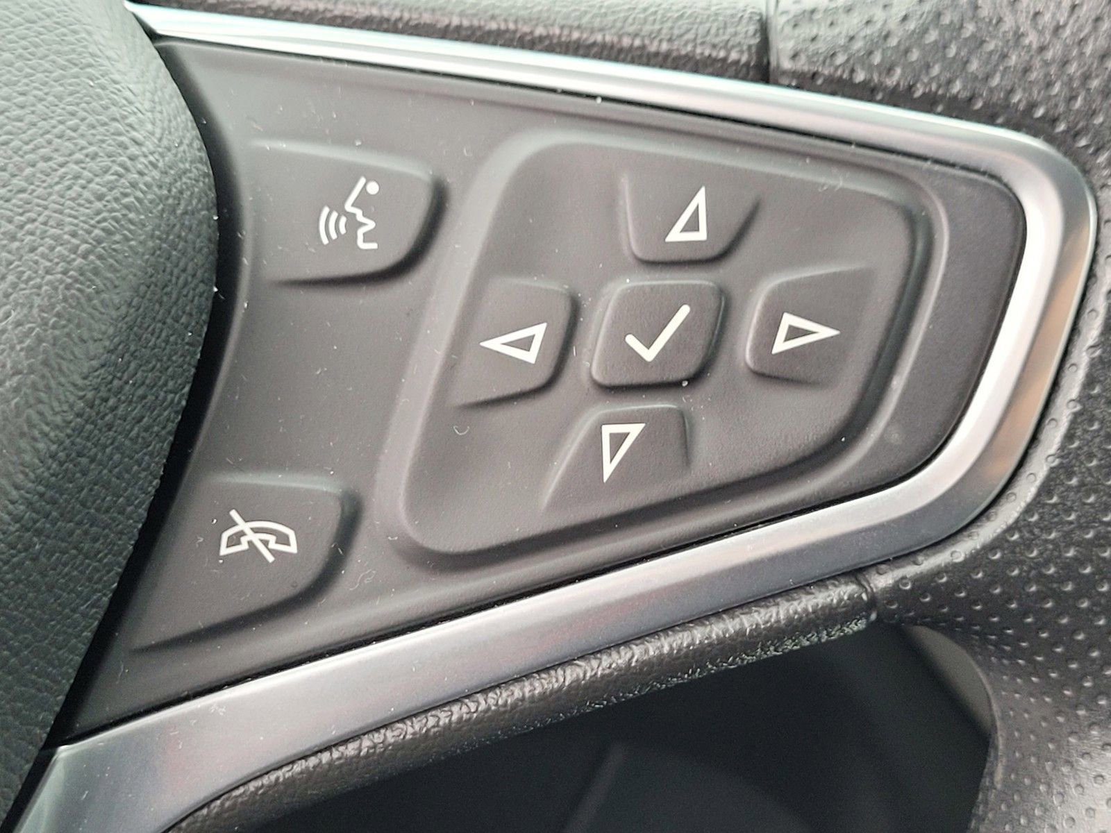 Used 2022 Chevrolet Equinox LS w/ LS Convenience Package image 24