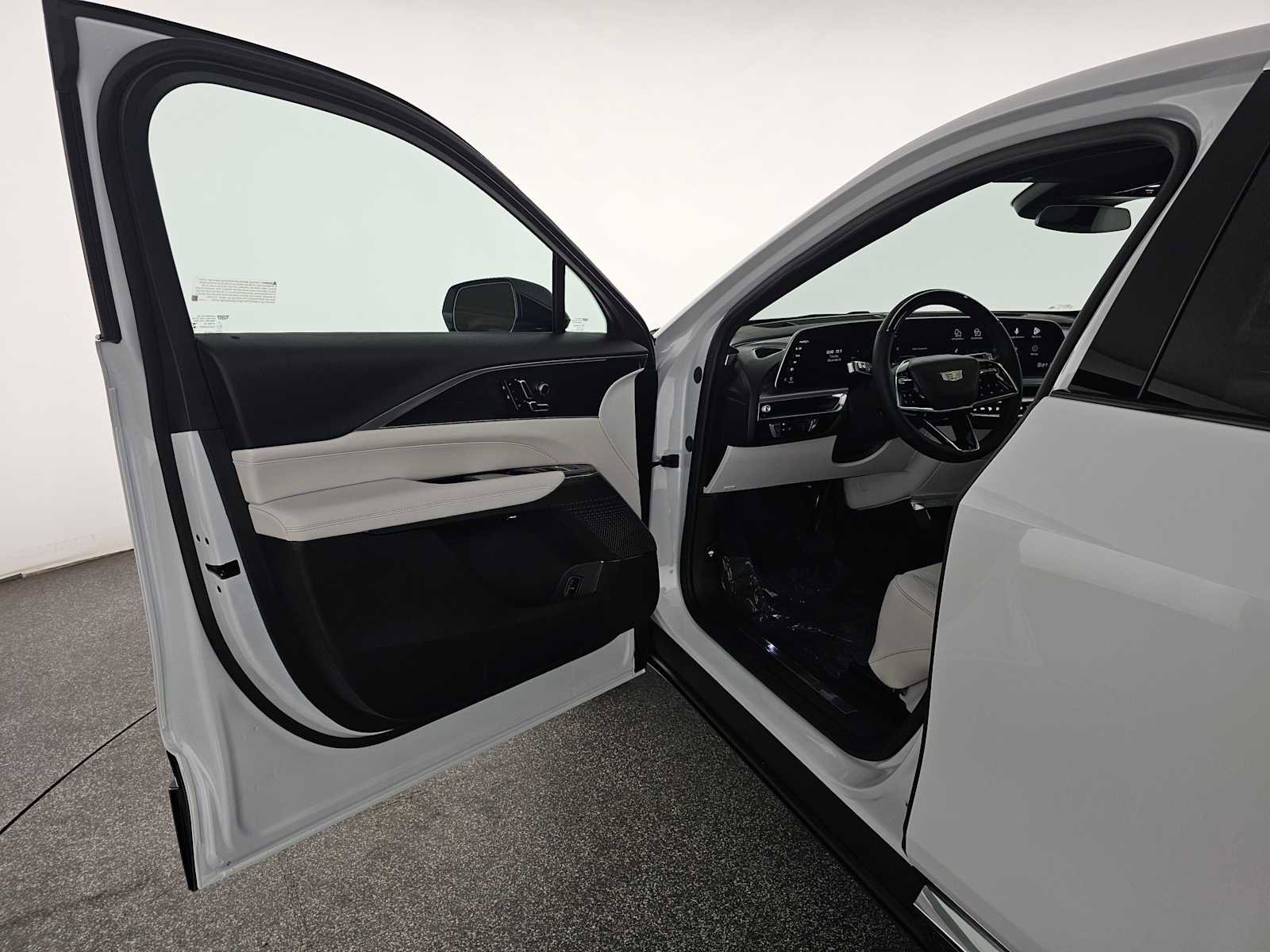 Used 2026 Cadillac Lyriq Luxury w/ LPO, Floor Liner Package image 19