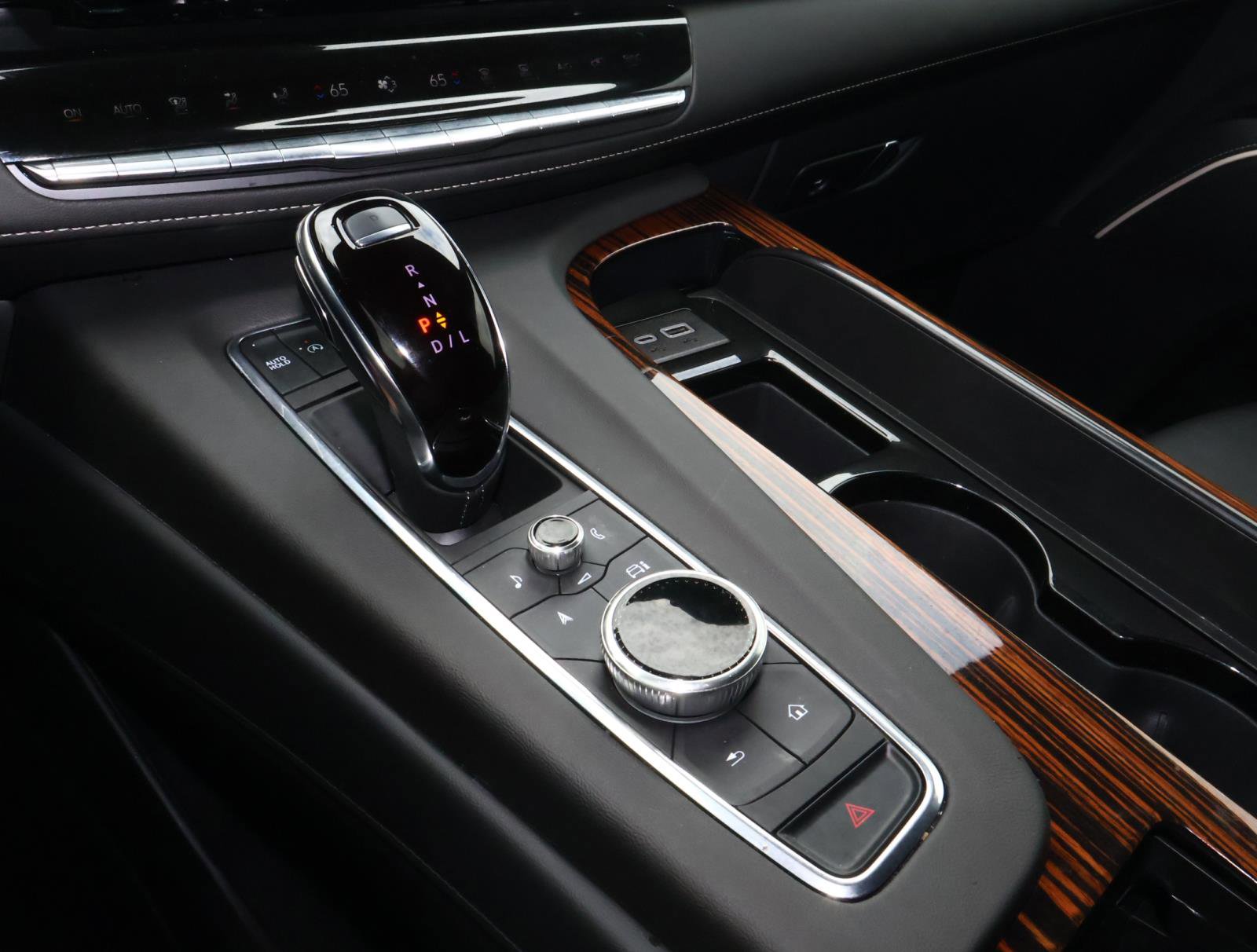 Used 2024 Cadillac Escalade ESV Luxury image 32